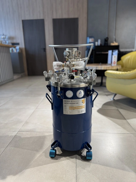 красконагнетальный бак с пневматической мешалкой onetech nt10-rt-20ais 20 л