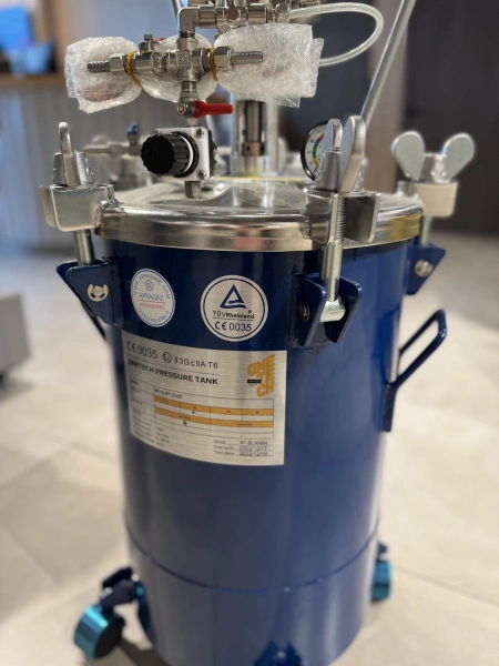 красконагнетальный бак с пневматической мешалкой onetech nt10-rt-20ais 20 л