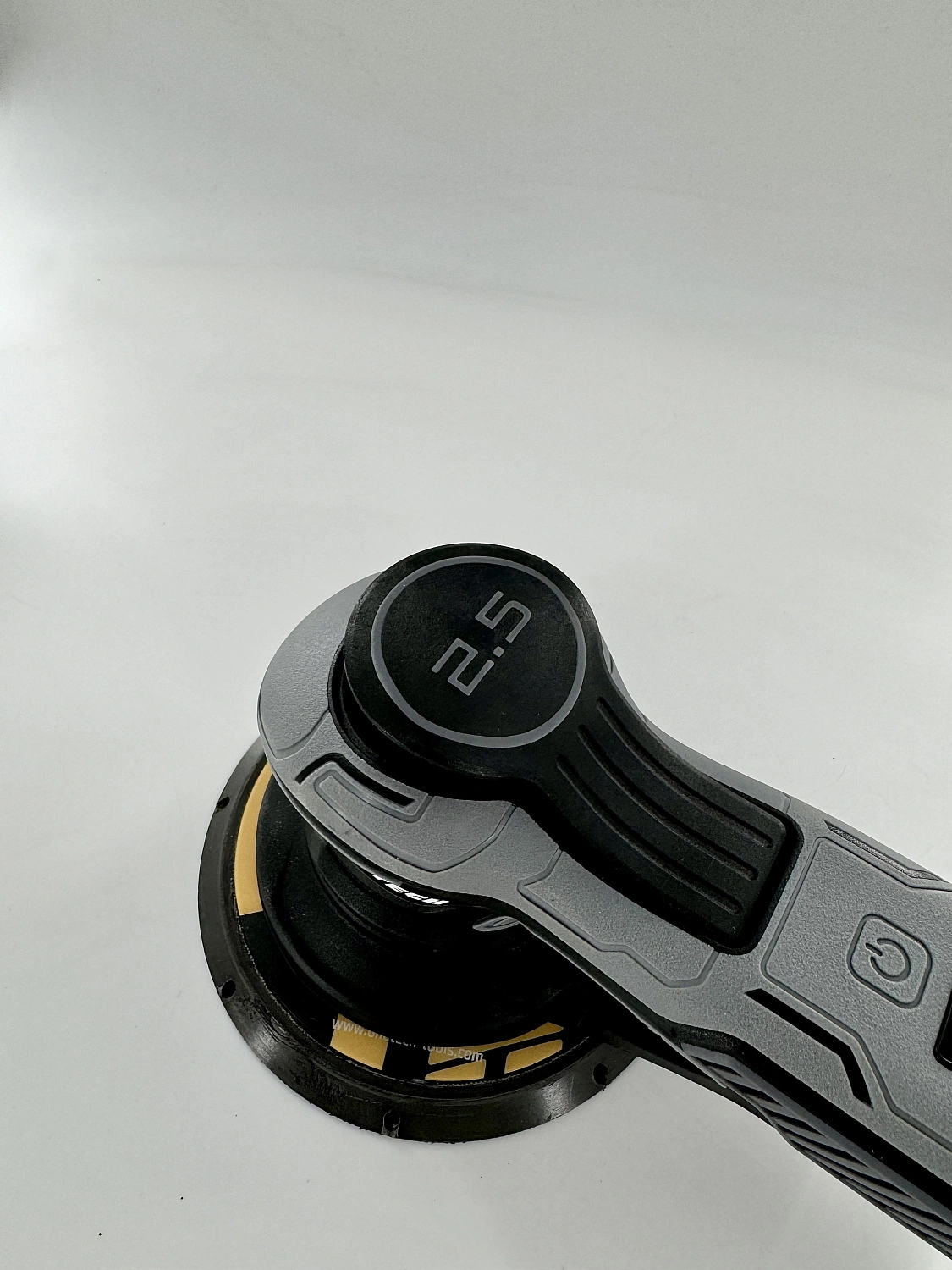 Новинка среди профессионалов: шлифмашина OneTech 