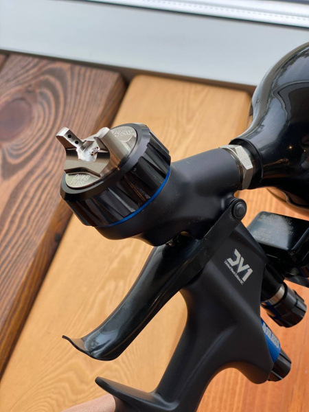 краскопульт малярный devilbiss dv1-c-bar-13-b+ 1,3 дюза с бачком и манометром для базы